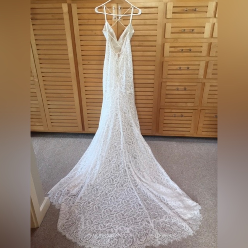 Beautiful lace detail backless sexy bridal dress